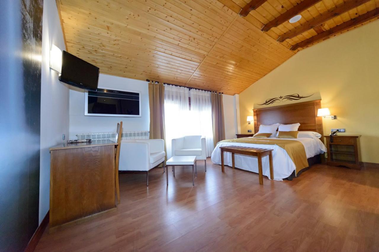 Hotel La Barrosa Abejar Exterior photo